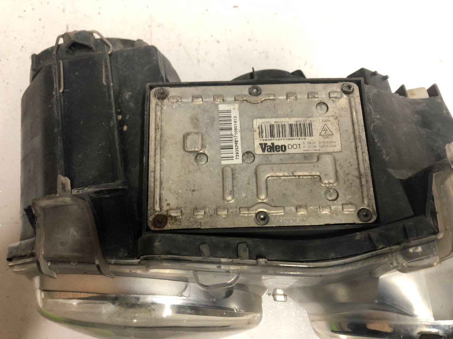 JAGUAR XJ X350 PASSENGERS SIDE XENON HEADLIGHT 2W93-13W030-KN WITH BALLAST BOX