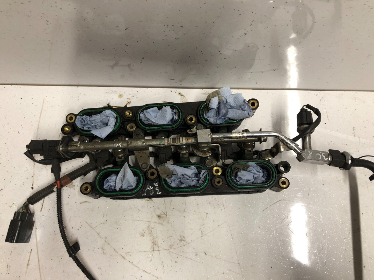 Jaguar X-TYPE 2.5/3.0 FUEL INJECTOR RAIL / LOWER INLET MANIFOLD MANUAL