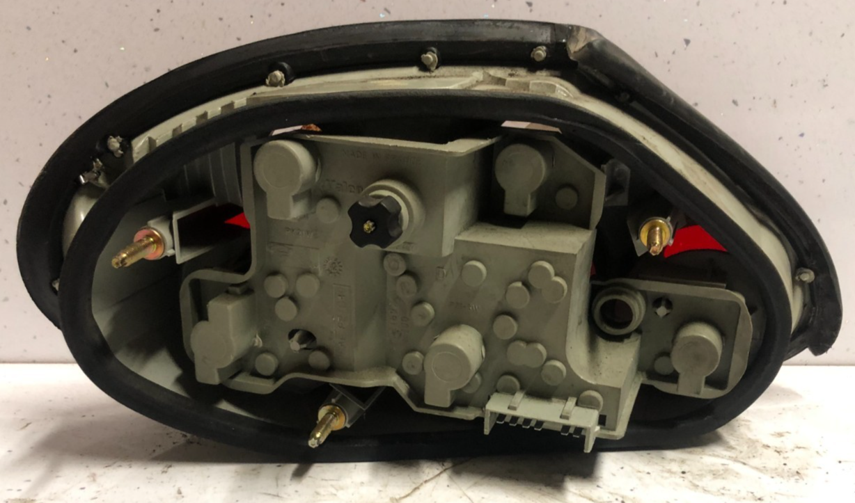 JAGUAR XK8 02-06 REAR RIGHT LAMP