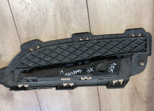 Jaguar XF LEFT FRONT BUMPER LOWER AIR DUCT GRILLE (CLOSED MESH)