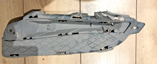 Jaguar XF RIGHT FRONT BUMPER LOWER AIR DUCT GRILLE (CLOSED MESH)