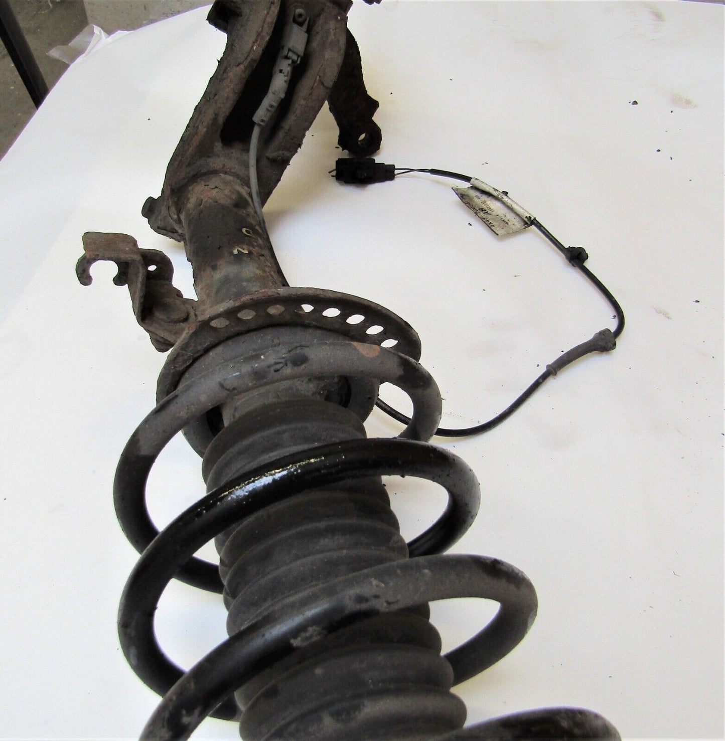 JAGUAR X TYPE X400 O/S DRIVER SIDE SHOCK AND HUB