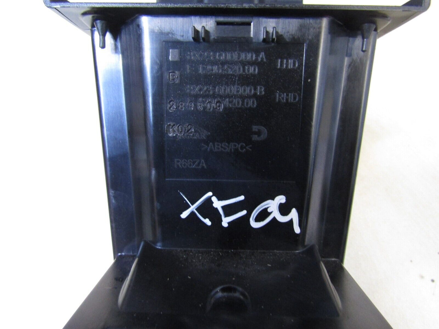 JAGUAR XF X250 CENTRE CONSOLE STORAGE/LIGHTER COMPARTMENT 8X23-600D00