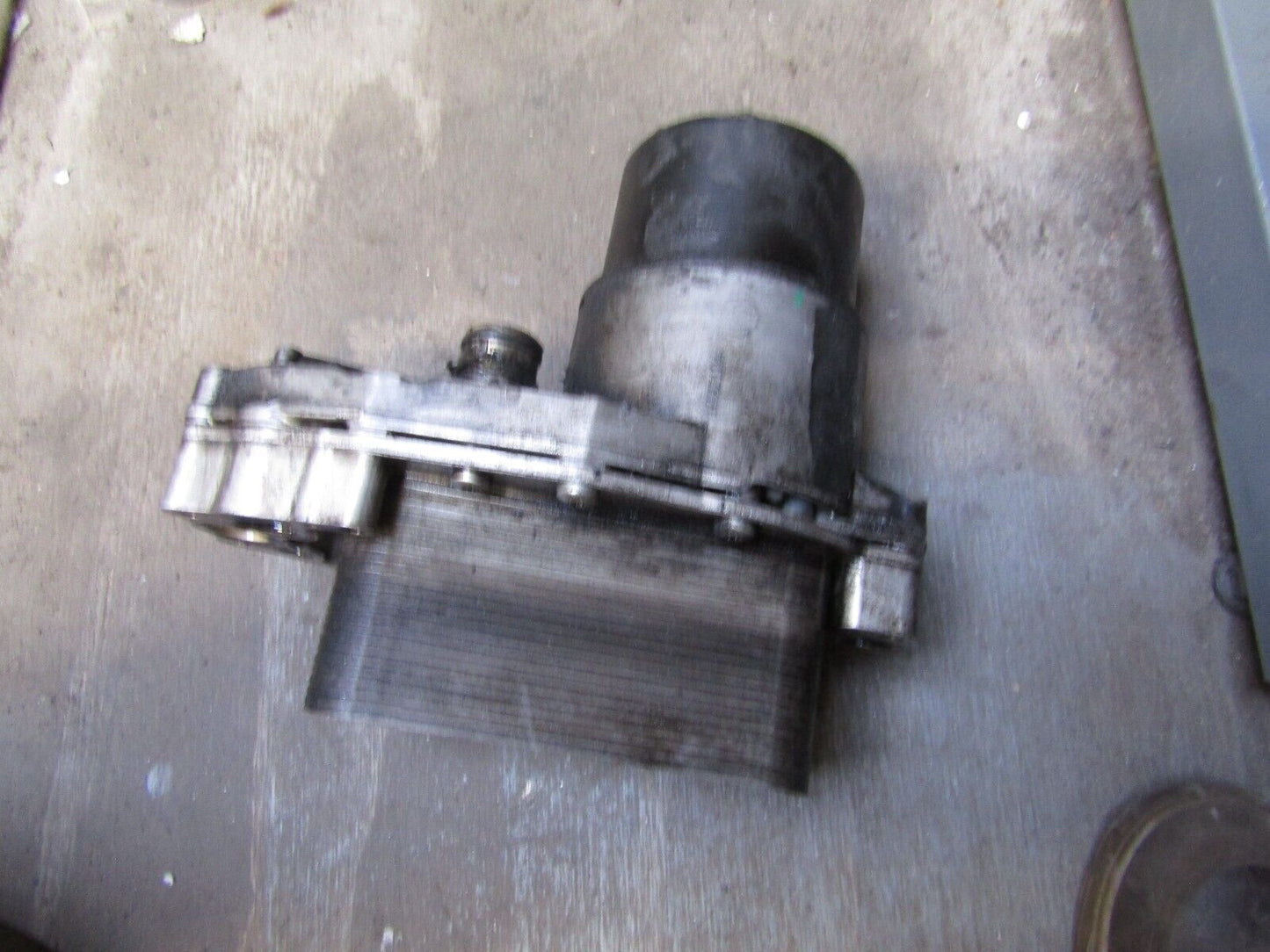 JAGUAR XF 3.0 TDV6 OIL FILTER HOUSING WITH COOLER 9X2Q-6B624-BA