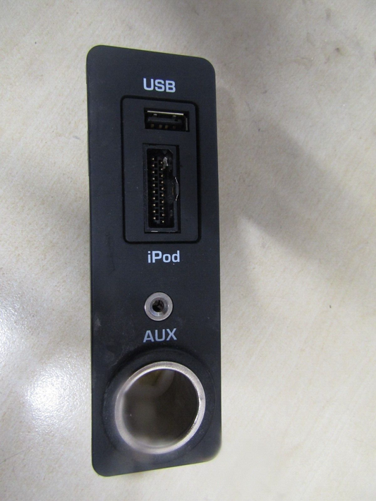 JAGUAR XF USB AUX & IPOD SOCKET IN GLOVE BOX 8X23-19C166-AB/AD 2007 - 2011