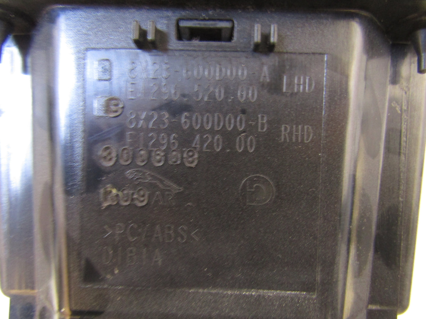 JAGUAR XF FRONT CENTRE CONSOLE CUP HOLDER 8X23-600D00-A