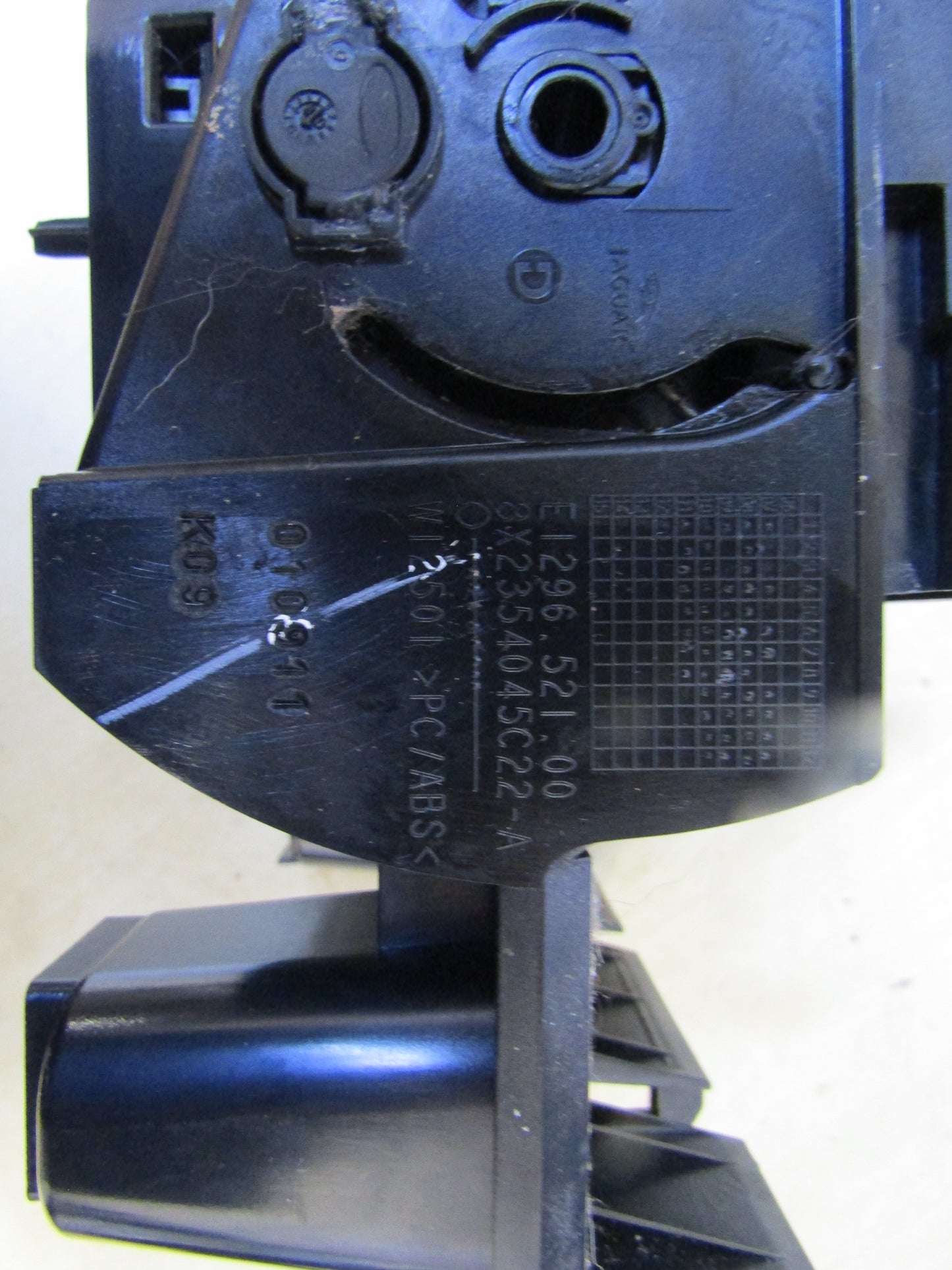 JAGUAR XF X250 FRONT CENTRE CONSOLE CUP HOLDERS 8X23 54045C22-A