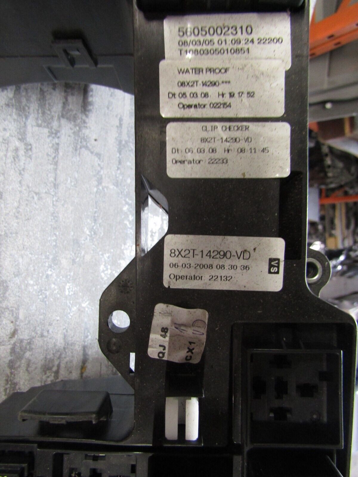 JAGUAR XF X250 2.7 Diesel Engine Bay mounted Fusebox 8X2T-14290-VD