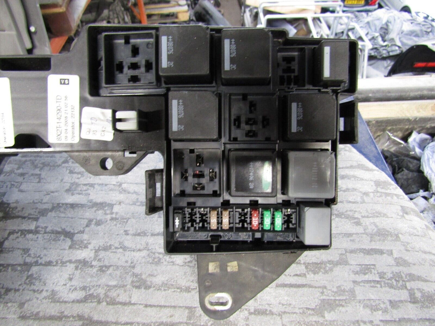 JAGUAR XF X250 2.7 Diesel Engine Bay mounted Fusebox 8X2T-14290-TD