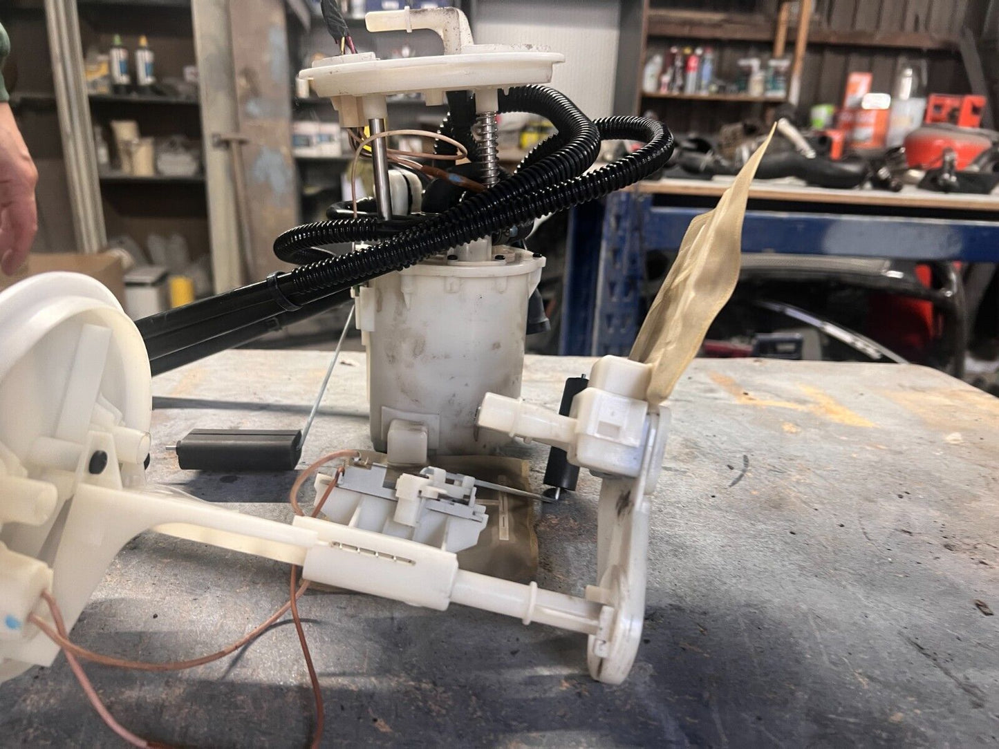 JAGUAR X TYPE 2.5 V6 PETROL INTAKE FUEL TANK 2001-2010