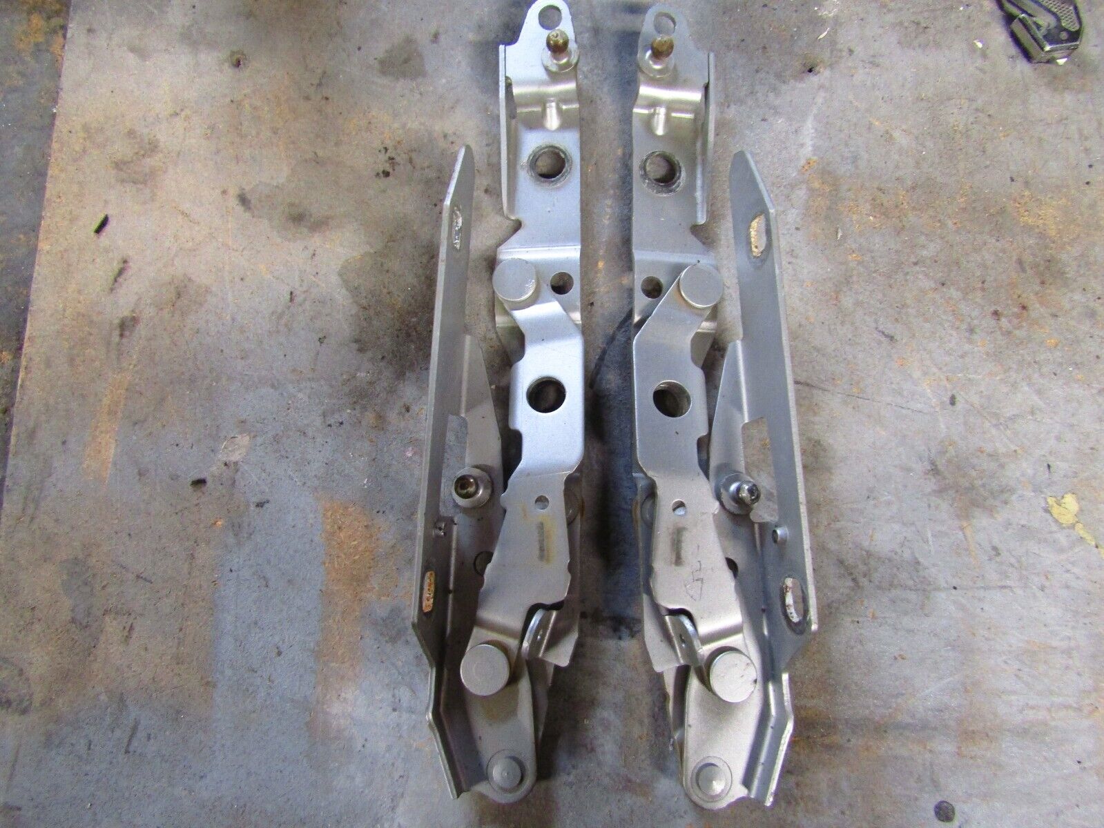 JAGUAR X TYPE 2 5 PETROL TAILGATE BOOT HINGE SET 2008 Jaguar Car Parts JAGUAR X TYPE 2 5 PETROL TAILGATE BOOT HINGE SET 2008 Jaguar Car Parts