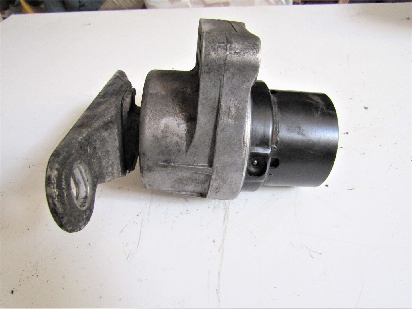 JAGUAR X-TYPE  ENGINE MOUNT / SUPPORT BRACKET FRONT RIGHT