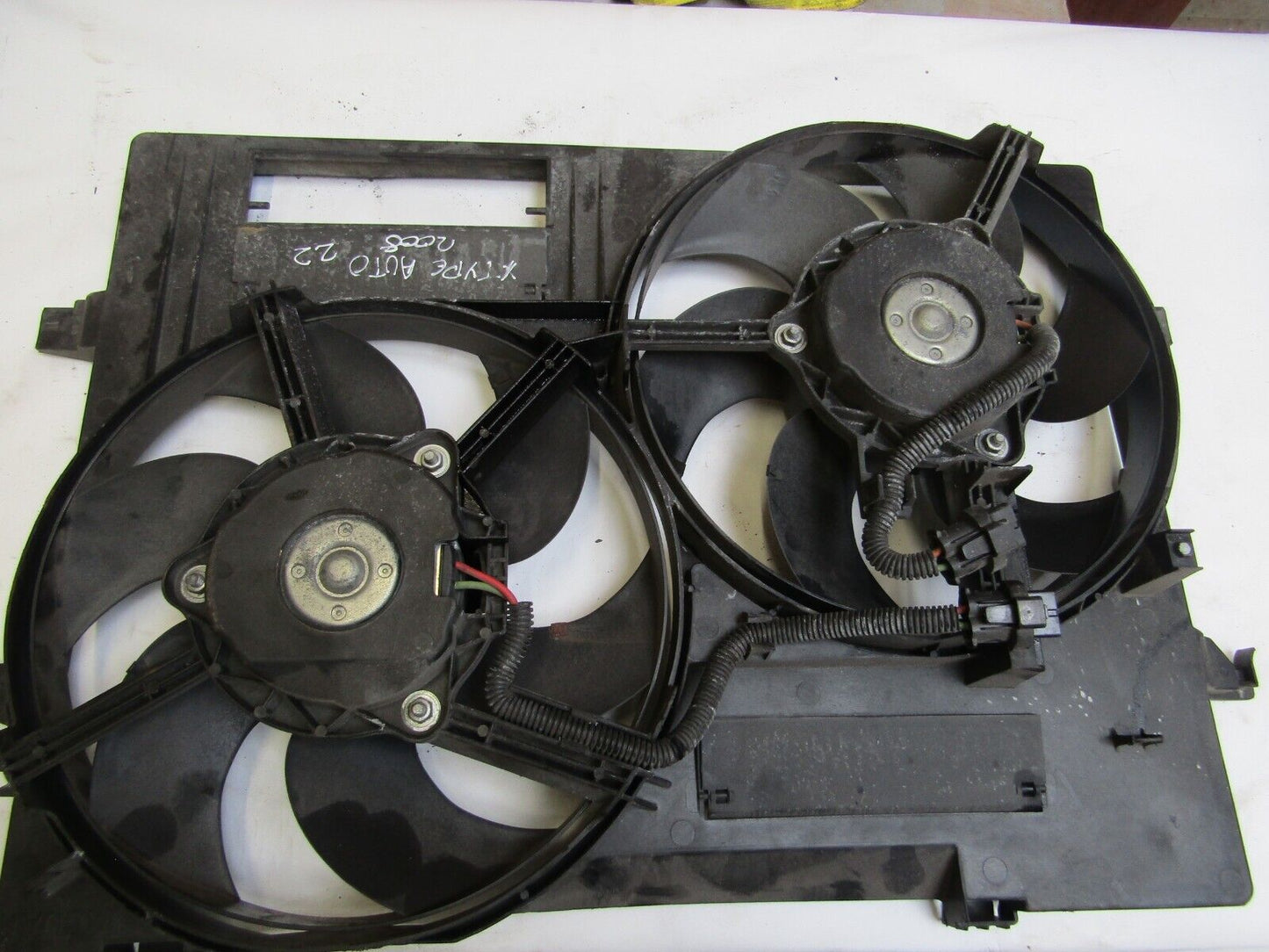 JAGUAR X TYPE 2.2 DIESEL AUTOMATIC RADIATOR FANS & COWLING 4X43-8T000