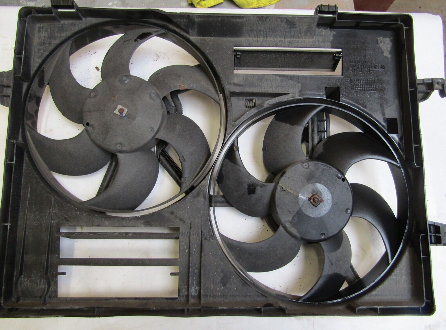 JAGUAR X TYPE 2.2 DIESEL AUTOMATIC RADIATOR FANS & COWLING 4X43-8T000