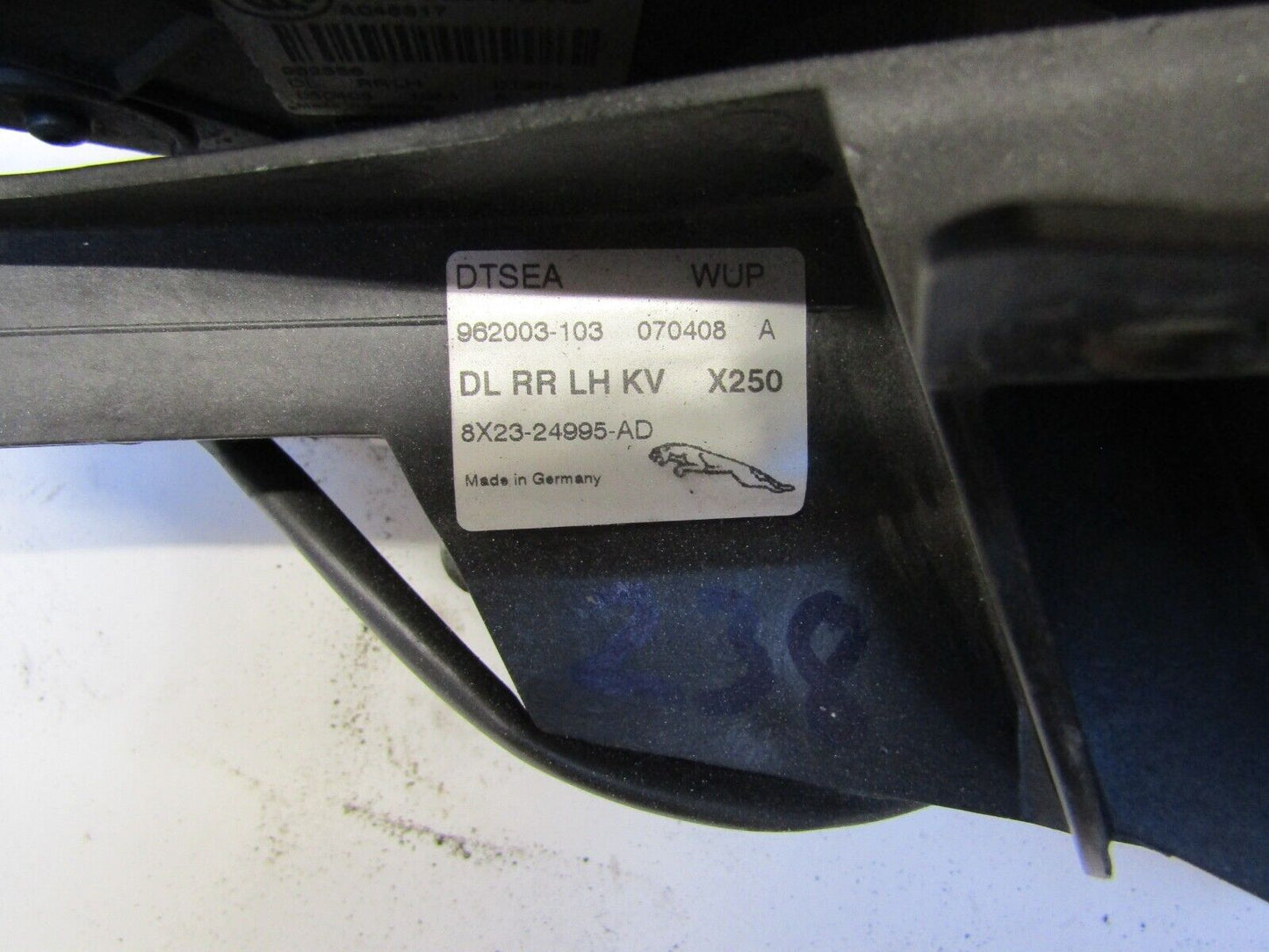 JAGUAR XF X250 PASSENGER LEFT REAR DOOR LATCH LOCK 8X23 24995 AD/AE (KEYLESS)