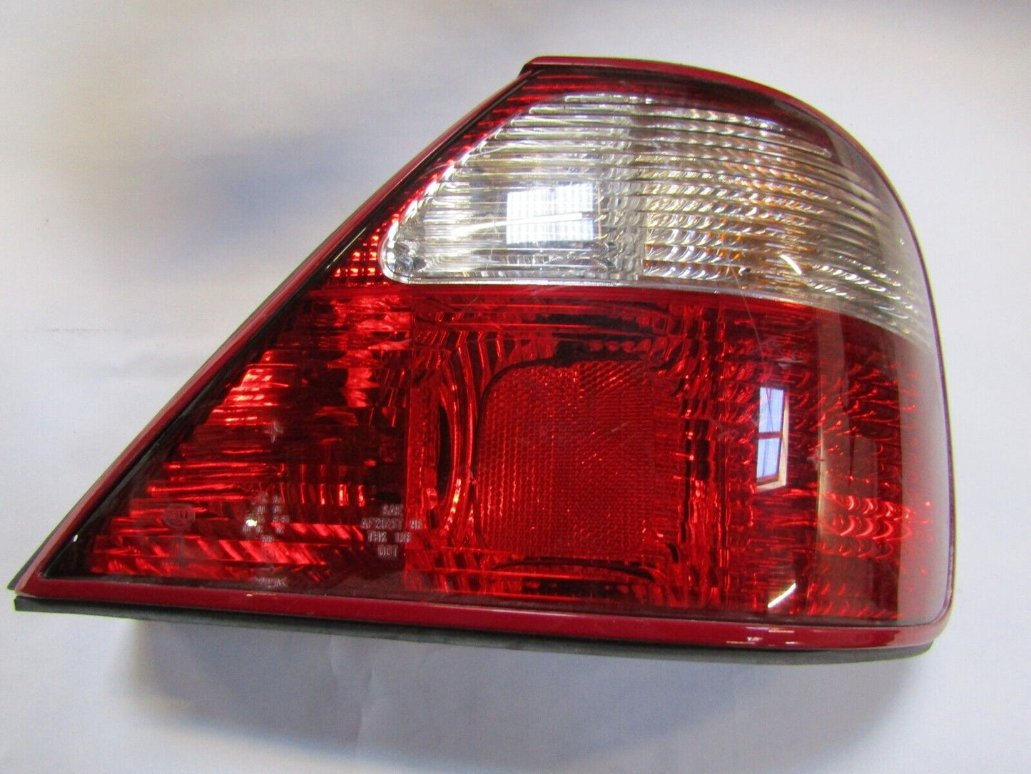 JAGUAR XJ REAR RIGHT TAIL LIGHT LNC 4900 BB RH