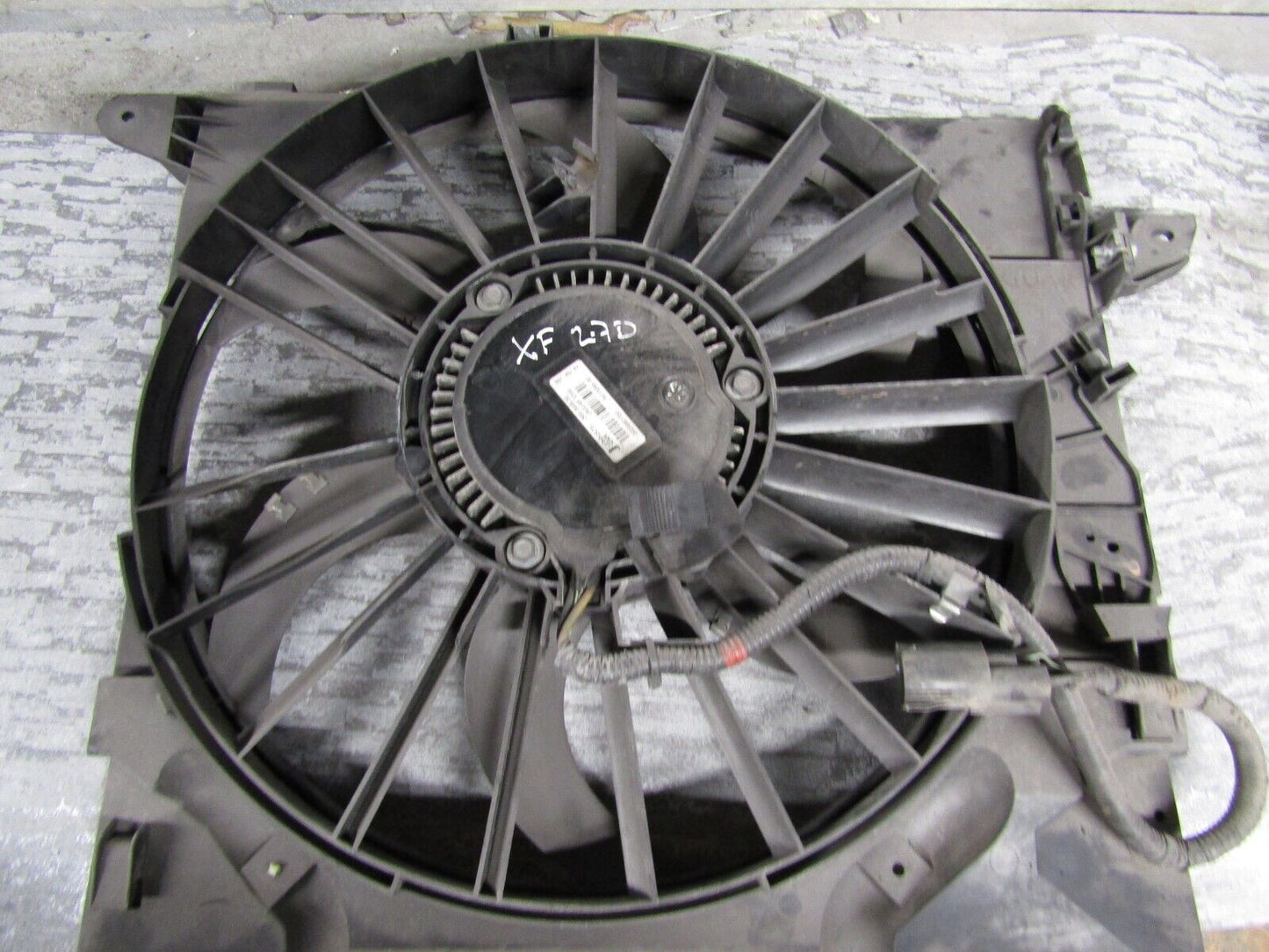 JAGUAR XF X250 2.7 DIESEL ENGINE RADIATOR COOLING FAN 4R83-8C607-CB 2008-2009