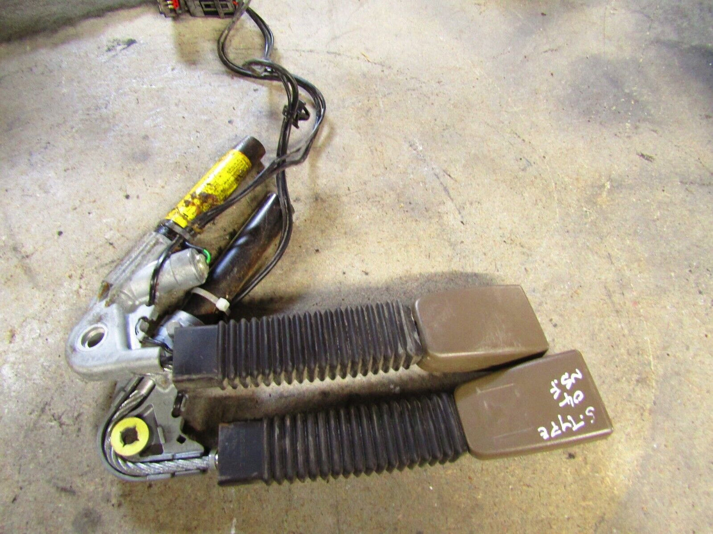 JAGUAR S TYPE  SEAT BELT PRE-TENSIONER FRONT PAIR BROWN