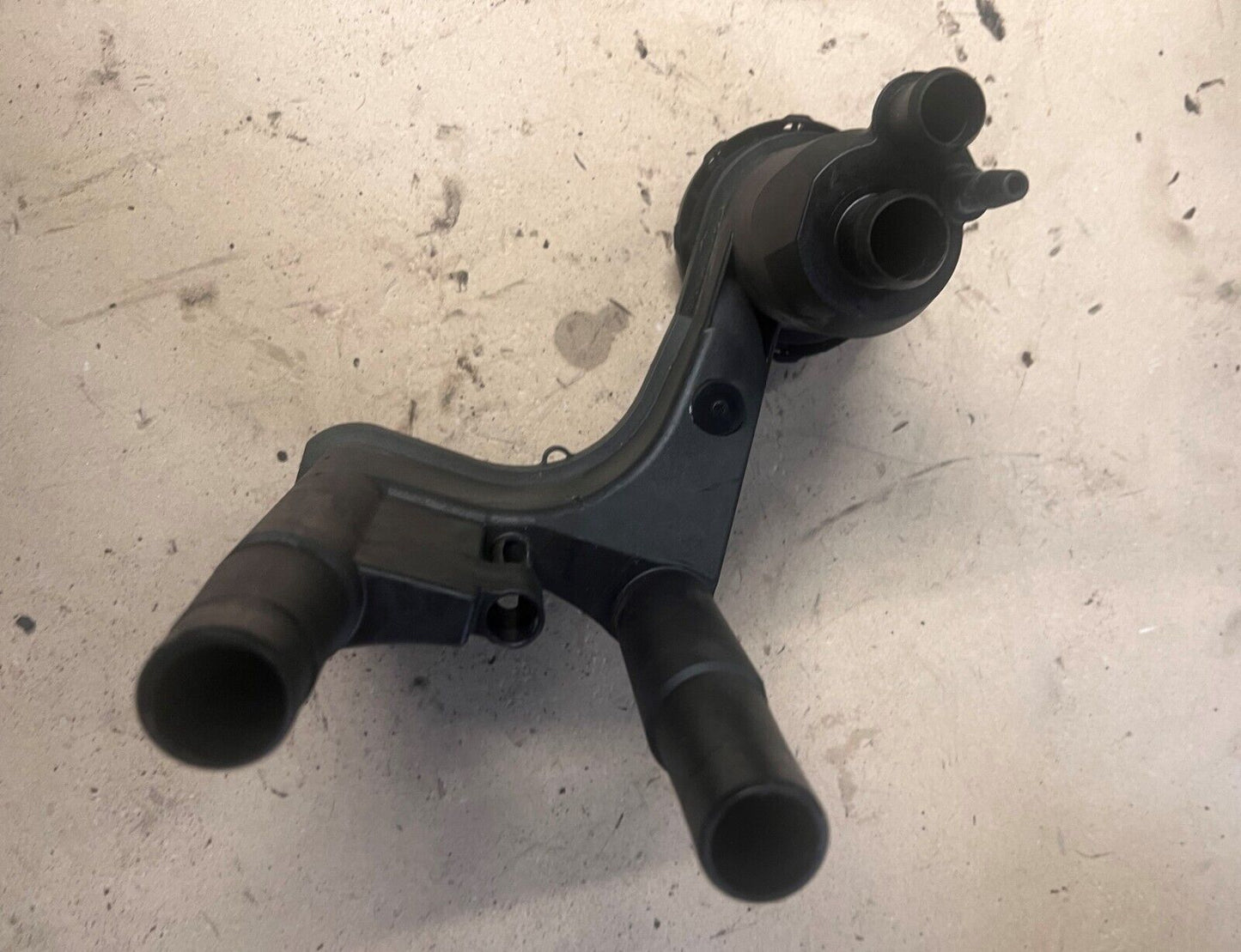 Jaguar XF 2.7D Oil Separator Breather 4R8Q-6A785-AE