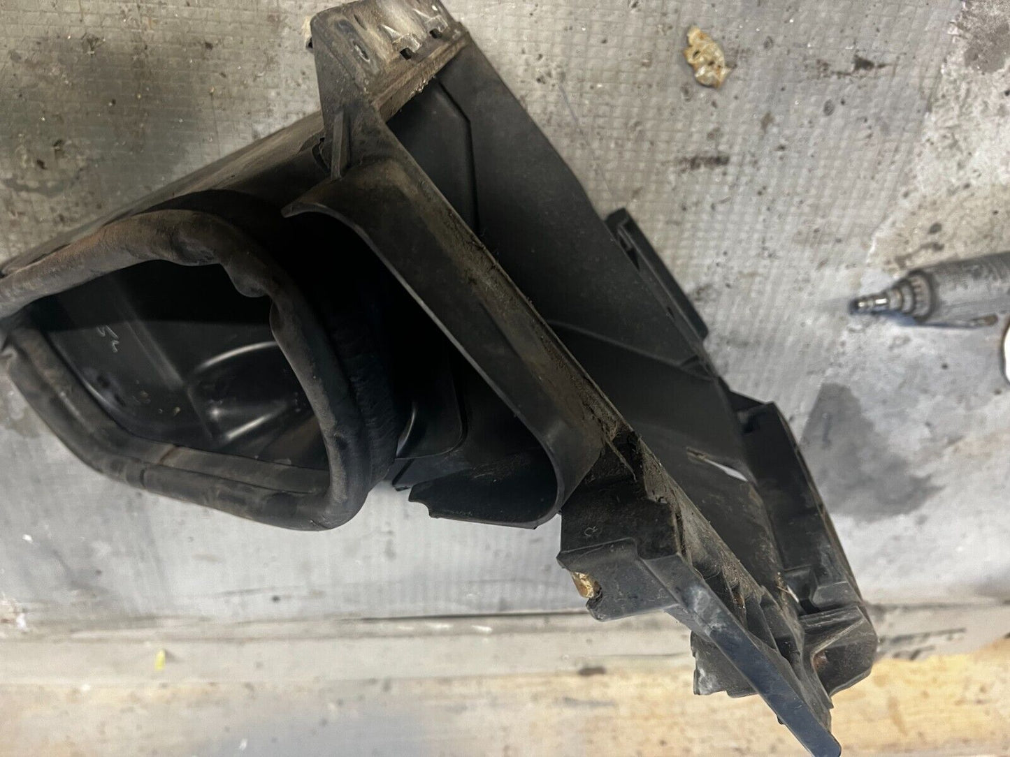 JAGUAR XF X250 AIR INTAKE DUCT PIPE RIGHT DRIVERS SIDE 2010 9X23-8A107-AD