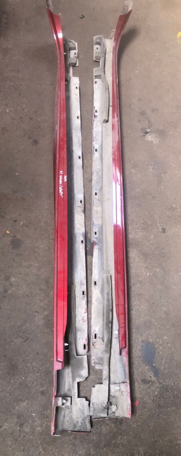 JAGUAR XF X250 SPORT SALOON  2012 O/S,N/S SIDE SKIRT PAIR -RED