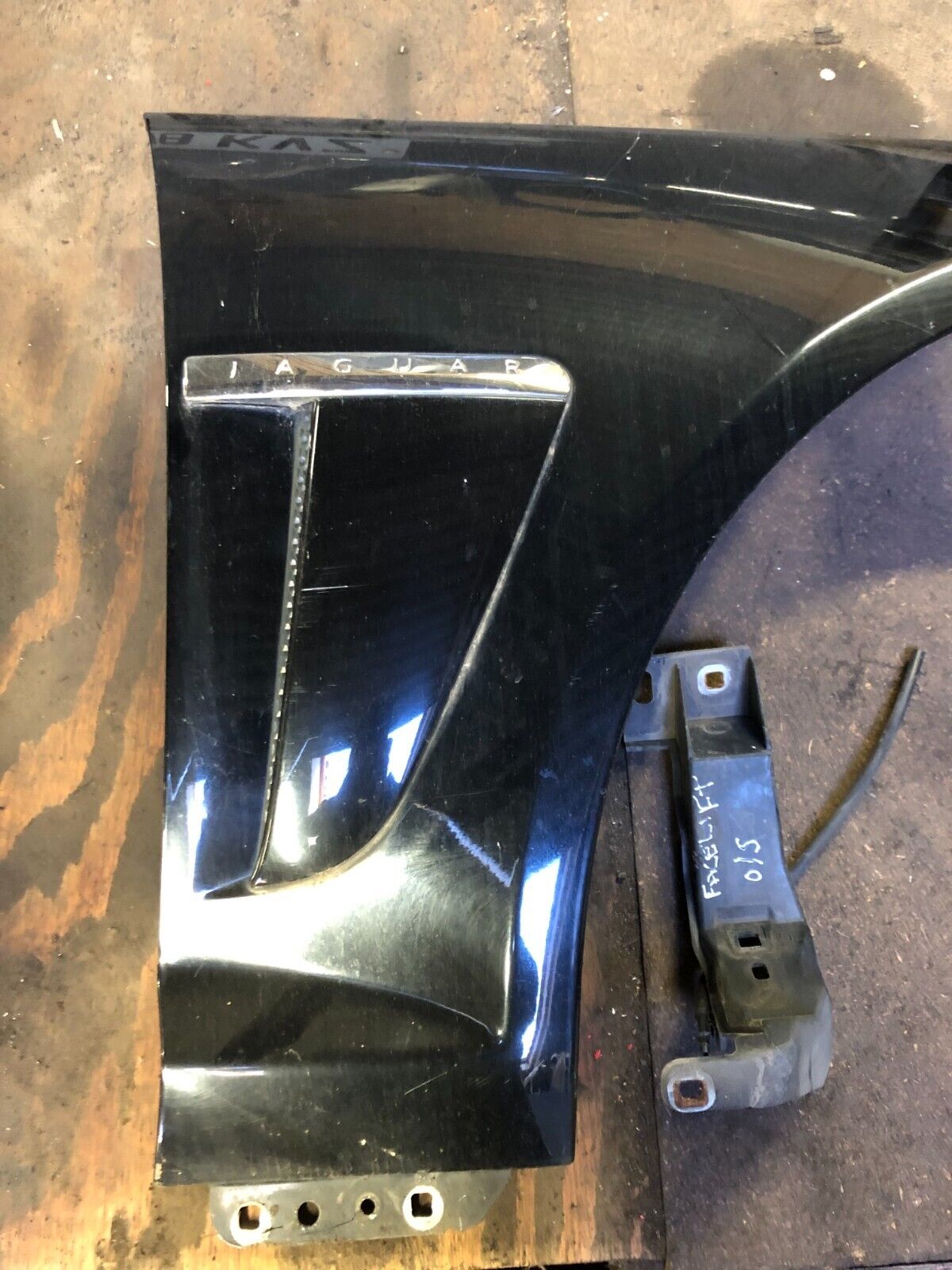 JAGUAR XF X250 FACELIFT DRIVERS WING FENDER PANEL & MOUNTING BRACKET