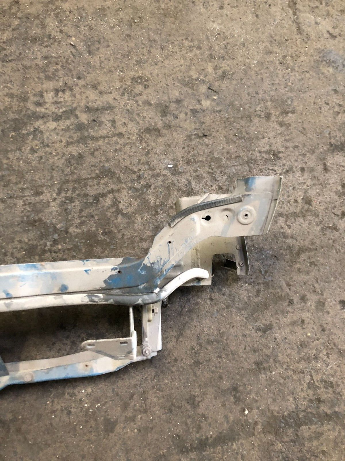 JAGUAR XK8 XKR- 1996-2005 FRONT END CROSSMEMBER / BUMPER MOUNTING CROSSBEAM CUT