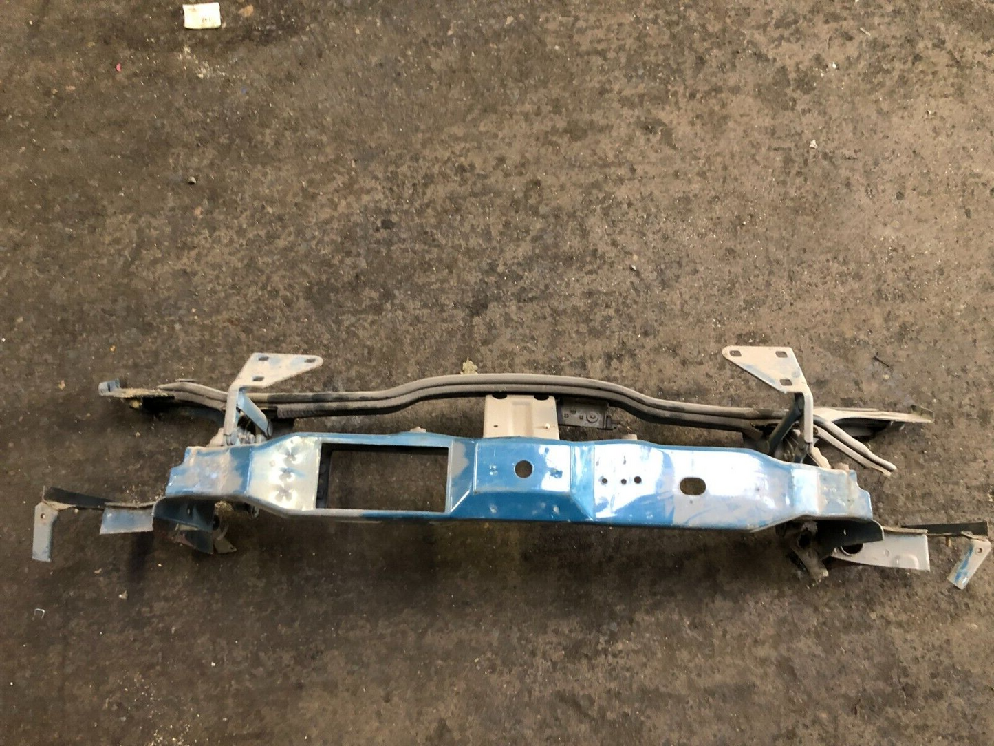 JAGUAR XK8 XKR- 1996-2005 FRONT END CROSSMEMBER / BUMPER MOUNTING CROSSBEAM CUT