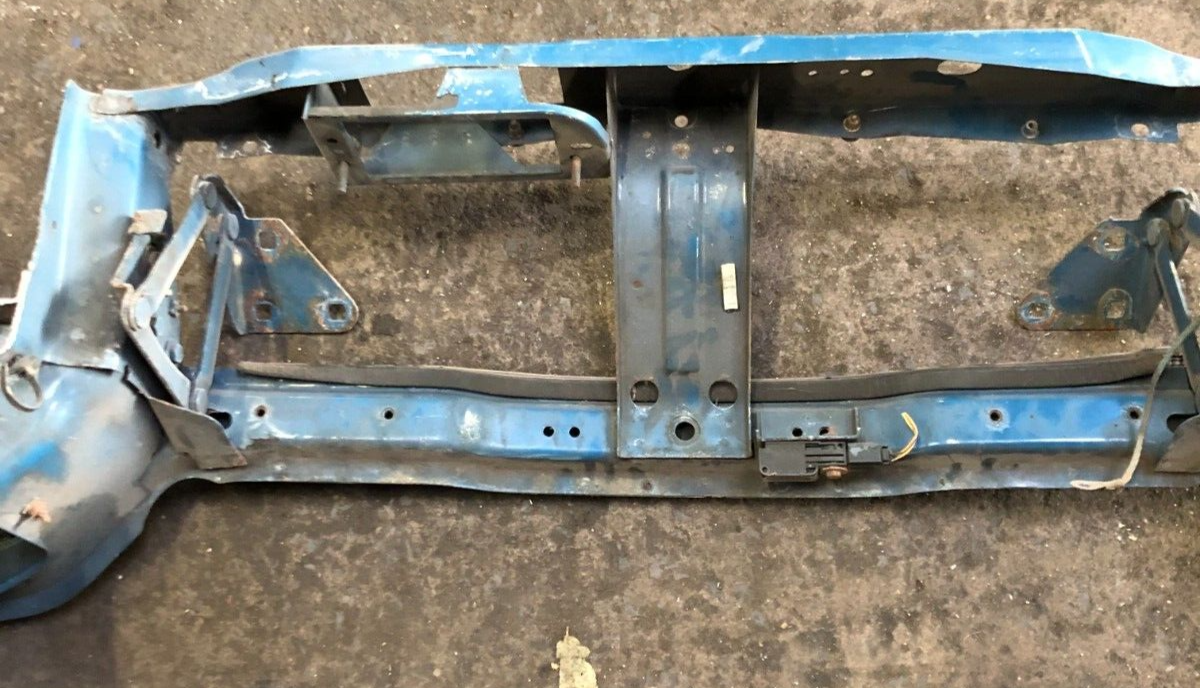 JAGUAR XK8 XKR- 1996-2005 FRONT END CROSSMEMBER / BUMPER MOUNTING CROSSBEAM CUT