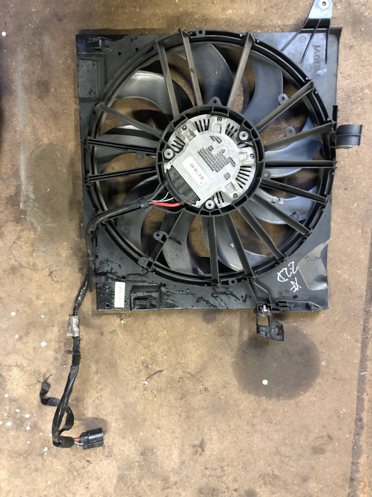 JAGUAR XF X250 2.2 DIESEL RADIATOR COOLING FAN MOTOR/COWL ASSEMBLY CX23-8C607-AC