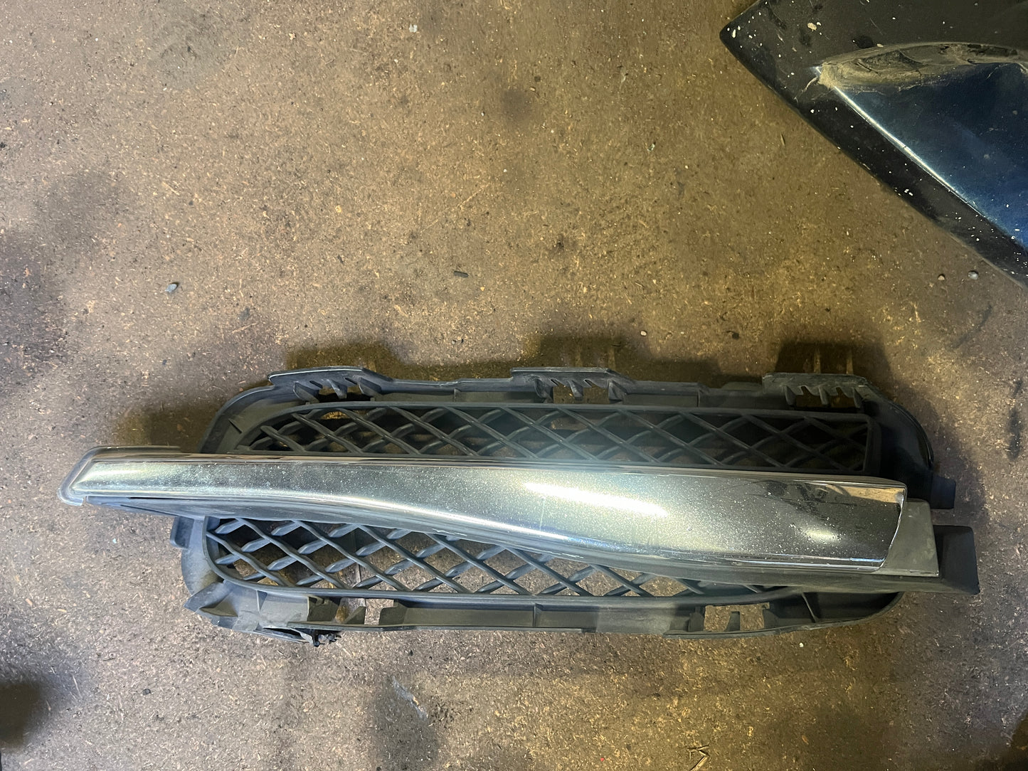 Jaguar XF 2008-2011 LEFT FRONT BUMPER AIR DUCT GRILLE INSERT