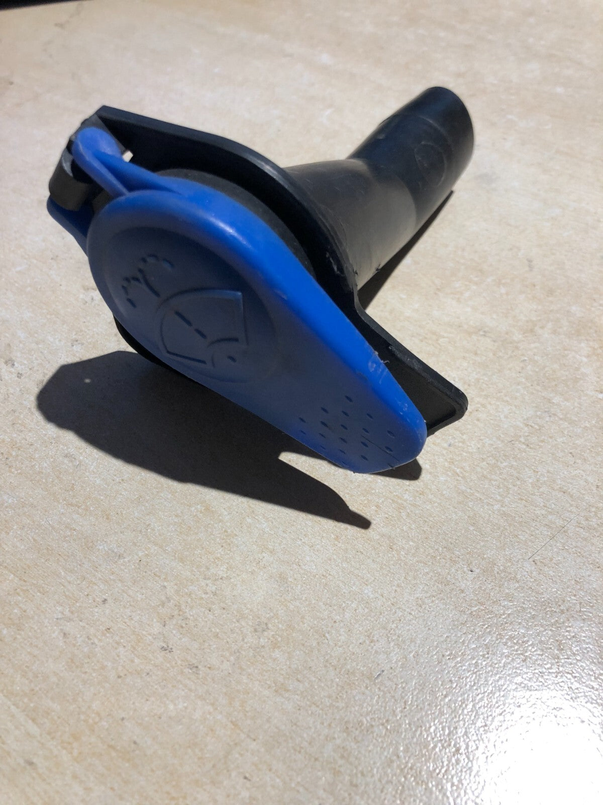 Jaguar XF XJ XFR XJR 2008-on WINDSCREEN WASHER RESERVOIR BOTTLE FILLER NECK -