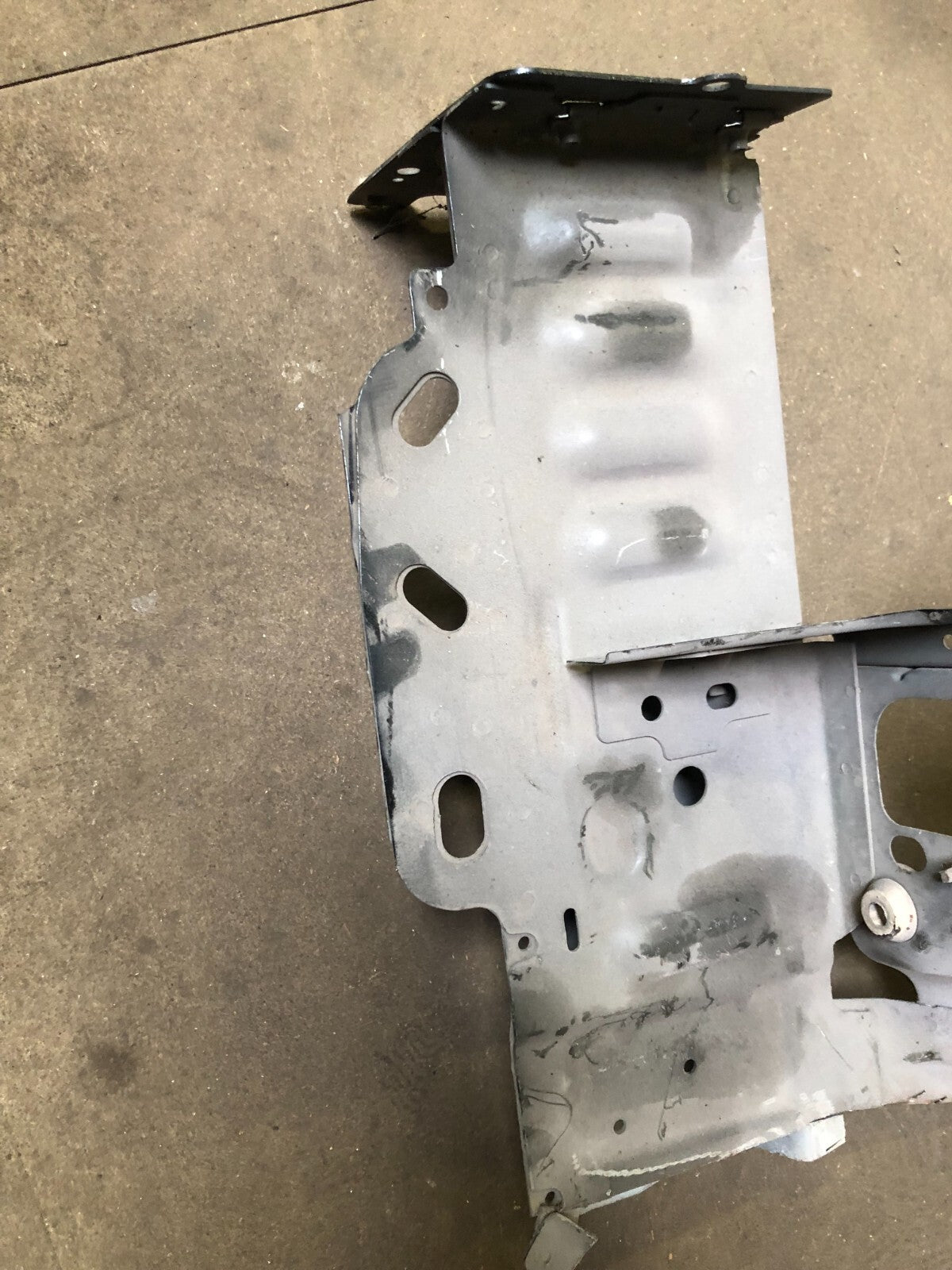 JAGUAR  XF FRONT BUMPER WING CHASSIS LEFT BRACKET ASSEMBLY 2012-15
