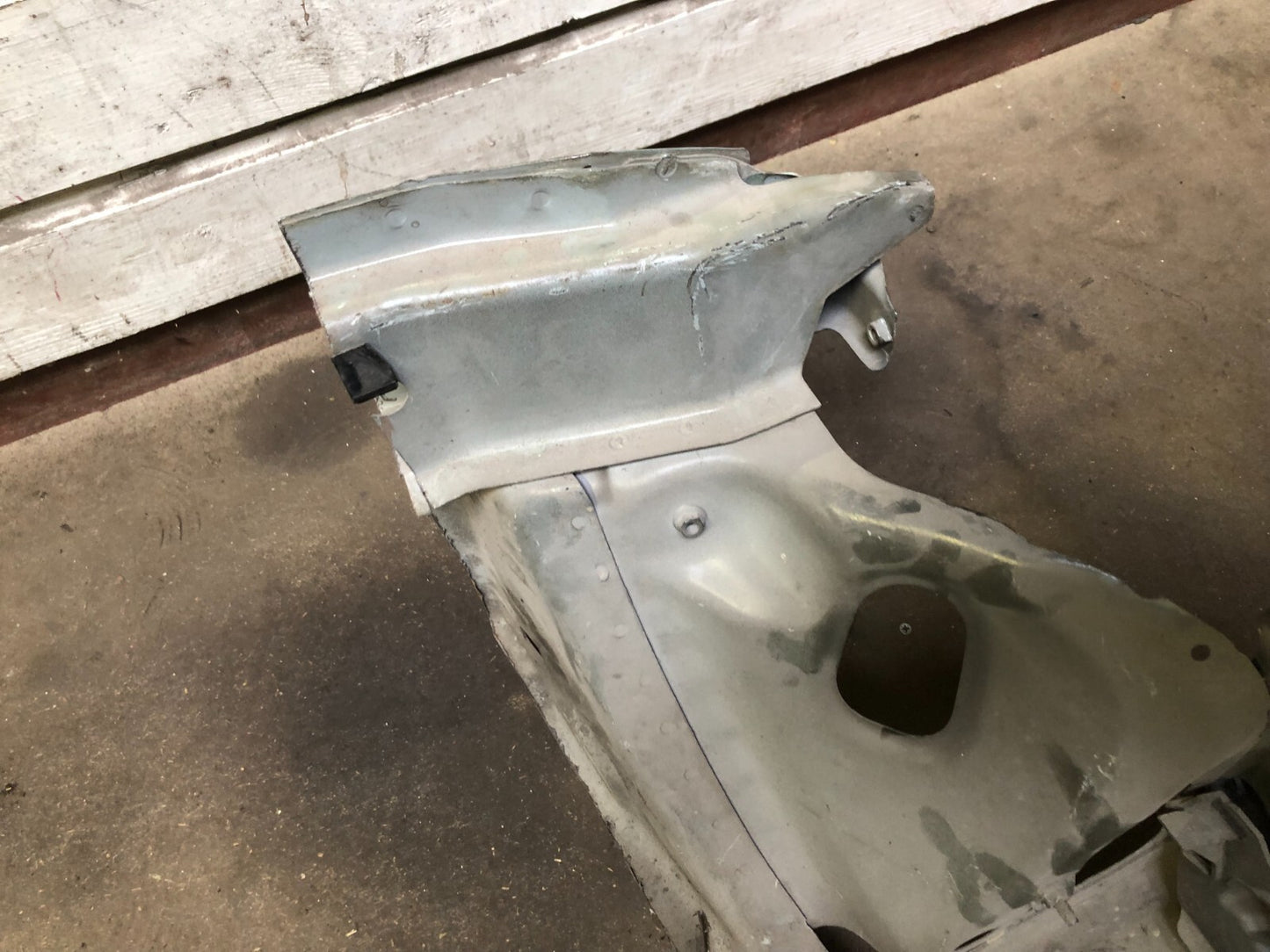 JAGUAR  XF FRONT BUMPER WING CHASSIS RIGHT BRACKET ASSEMBLY 2012-15