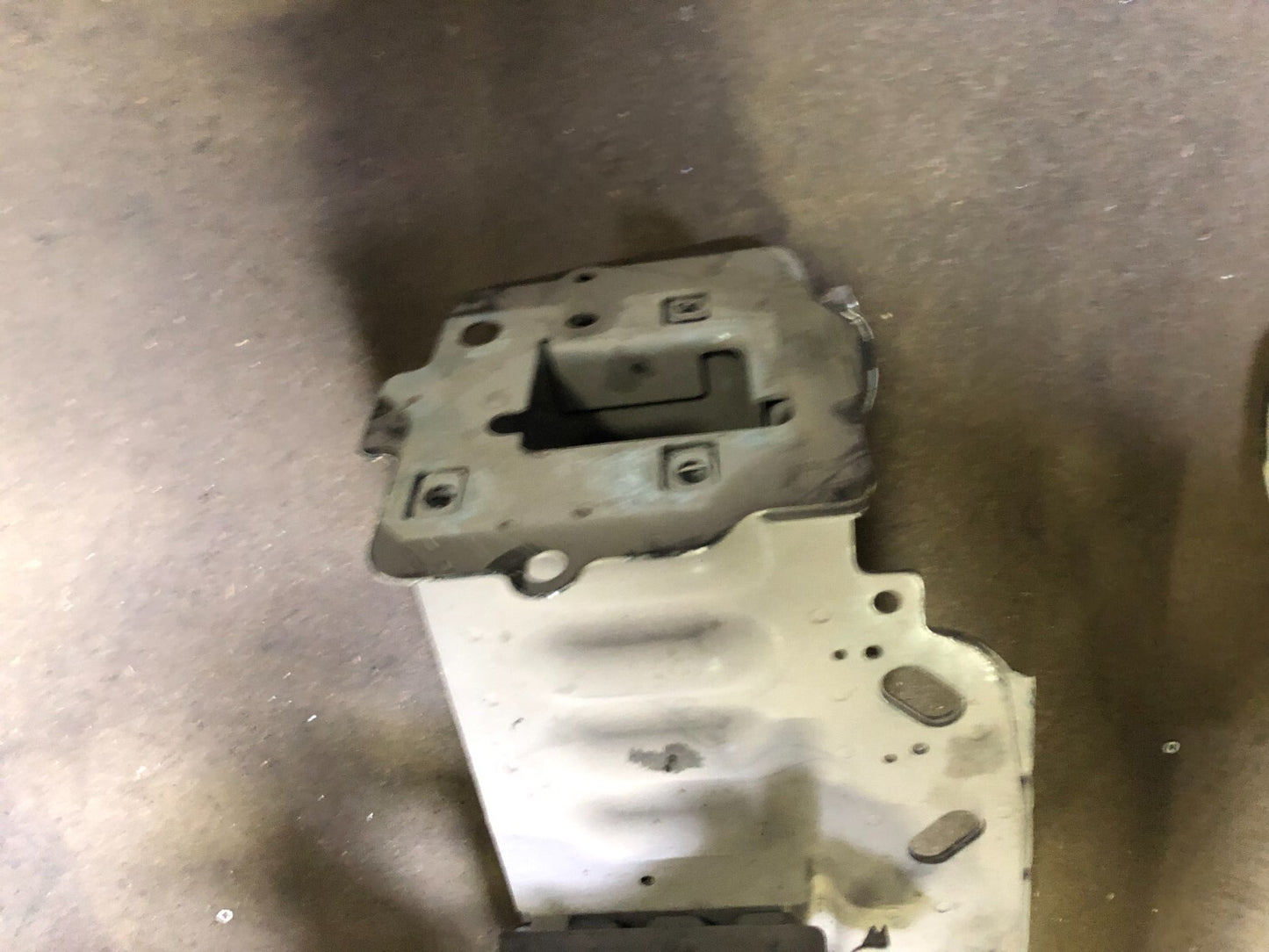 JAGUAR  XF FRONT BUMPER WING CHASSIS RIGHT BRACKET ASSEMBLY 2012-15