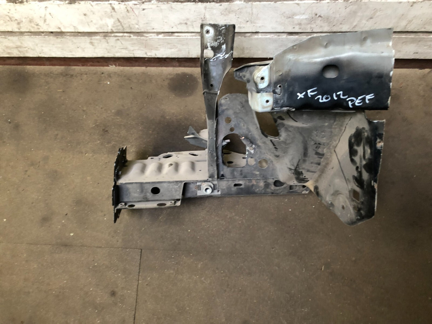 JAGUAR  XF FRONT BUMPER WING CHASSIS RIGHT BRACKET ASSEMBLY 2012-15