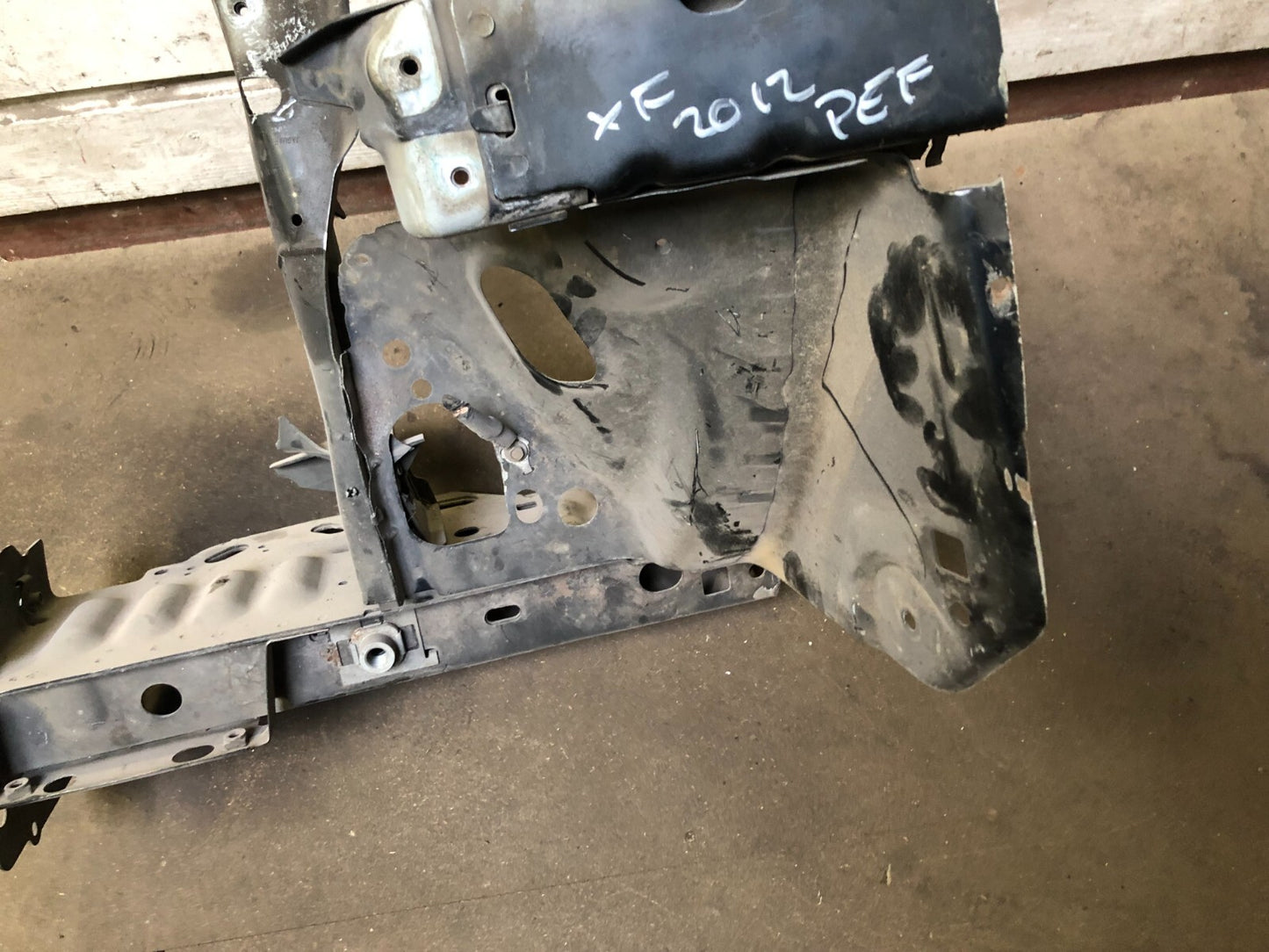 JAGUAR  XF FRONT BUMPER WING CHASSIS RIGHT BRACKET ASSEMBLY 2012-15