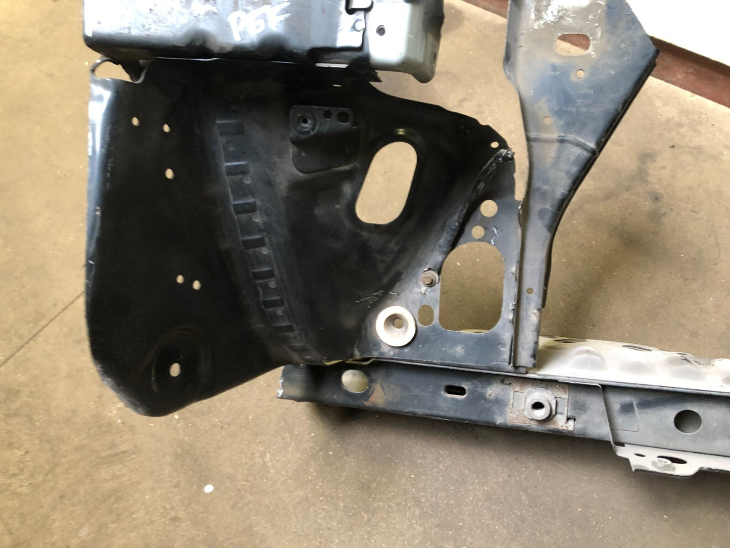 JAGUAR  XF FRONT BUMPER WING CHASSIS LEFT BRACKET ASSEMBLY 2012-15