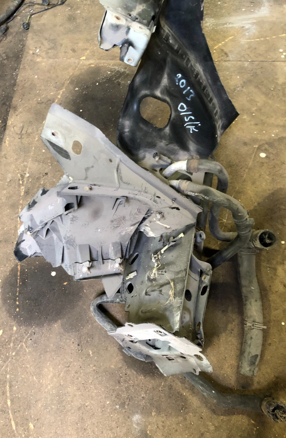 JAGUAR  XF FRONT BUMPER WING CHASSIS RIGHT BRACKET ASSEMBLY 2012-15