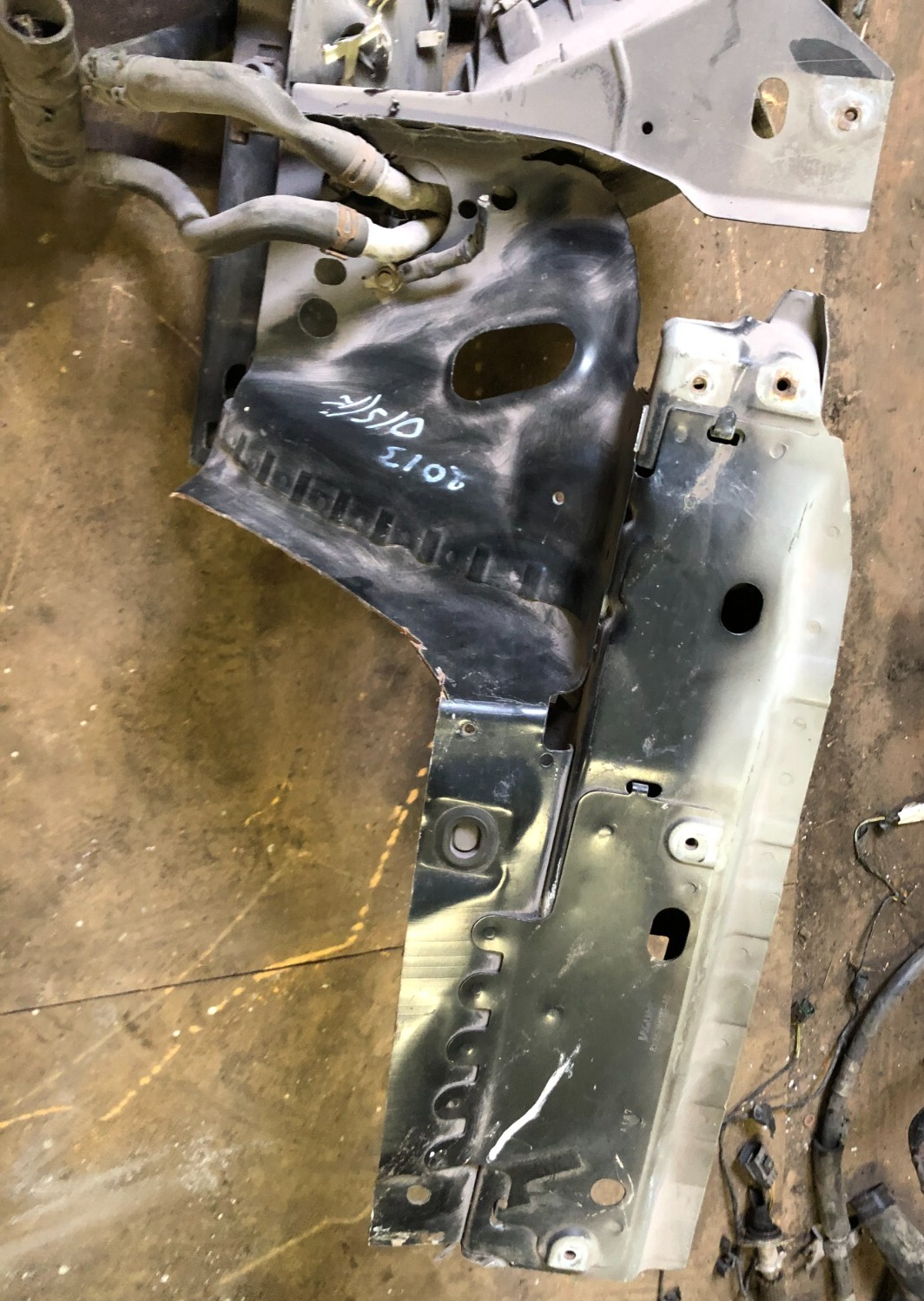 JAGUAR  XF FRONT BUMPER WING CHASSIS RIGHT BRACKET ASSEMBLY 2012-15