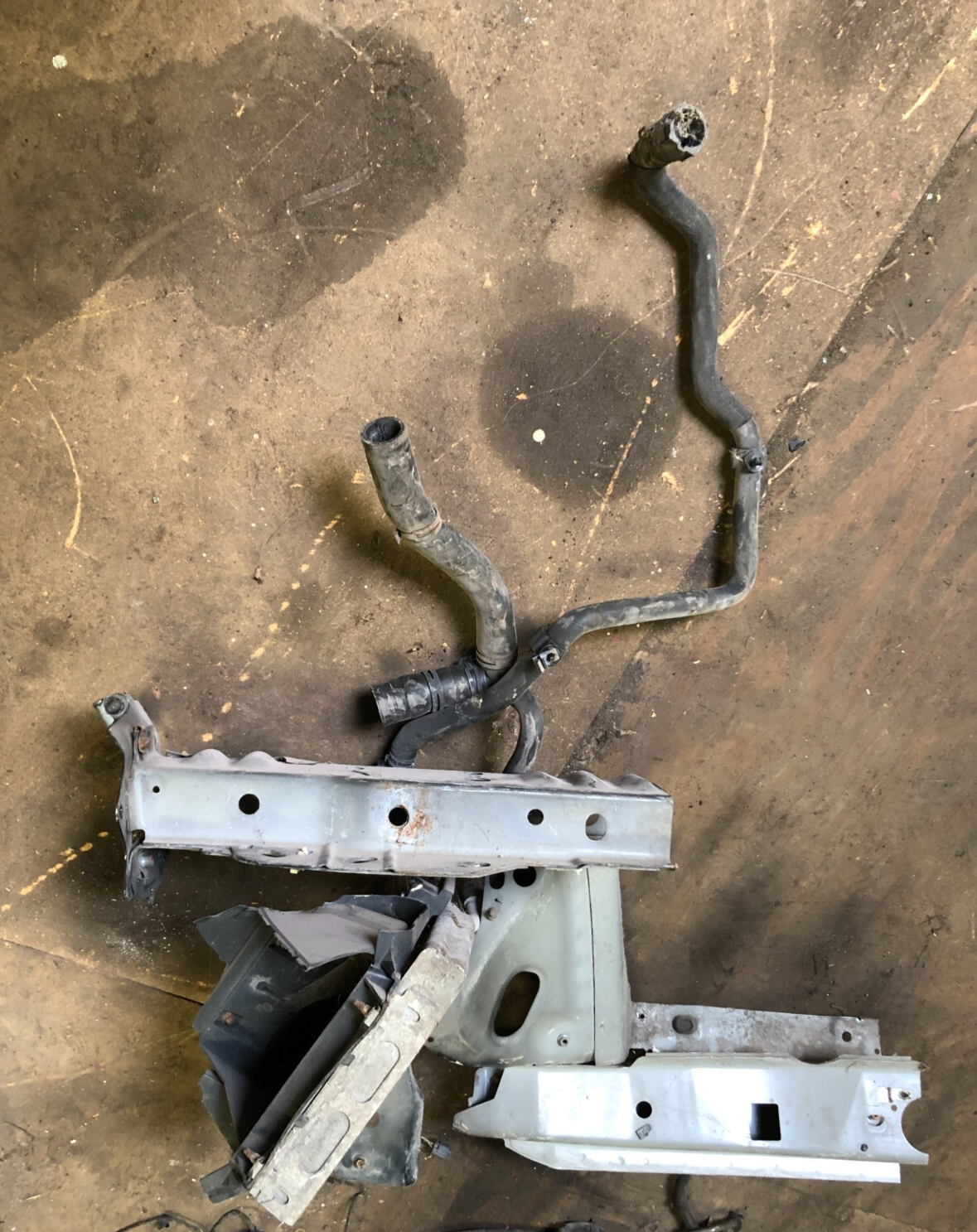JAGUAR  XF FRONT BUMPER WING CHASSIS RIGHT BRACKET ASSEMBLY 2012-15