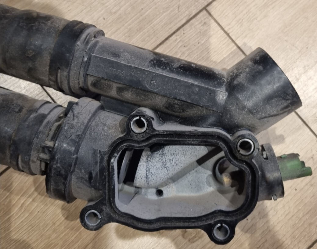 JAGUAR XF 2.2D Water pipe/connector CX23-8286-ED