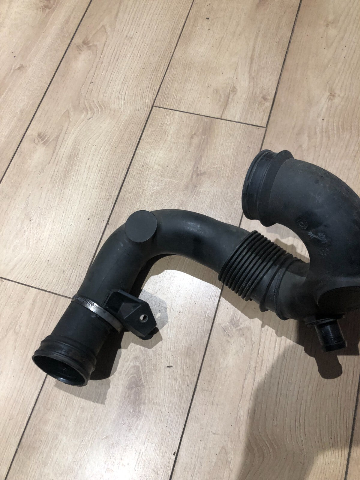 JAGUAR  XJ/XF 3.0 DIESEL AIR INTAKE PIPE  9X23-9690-AE