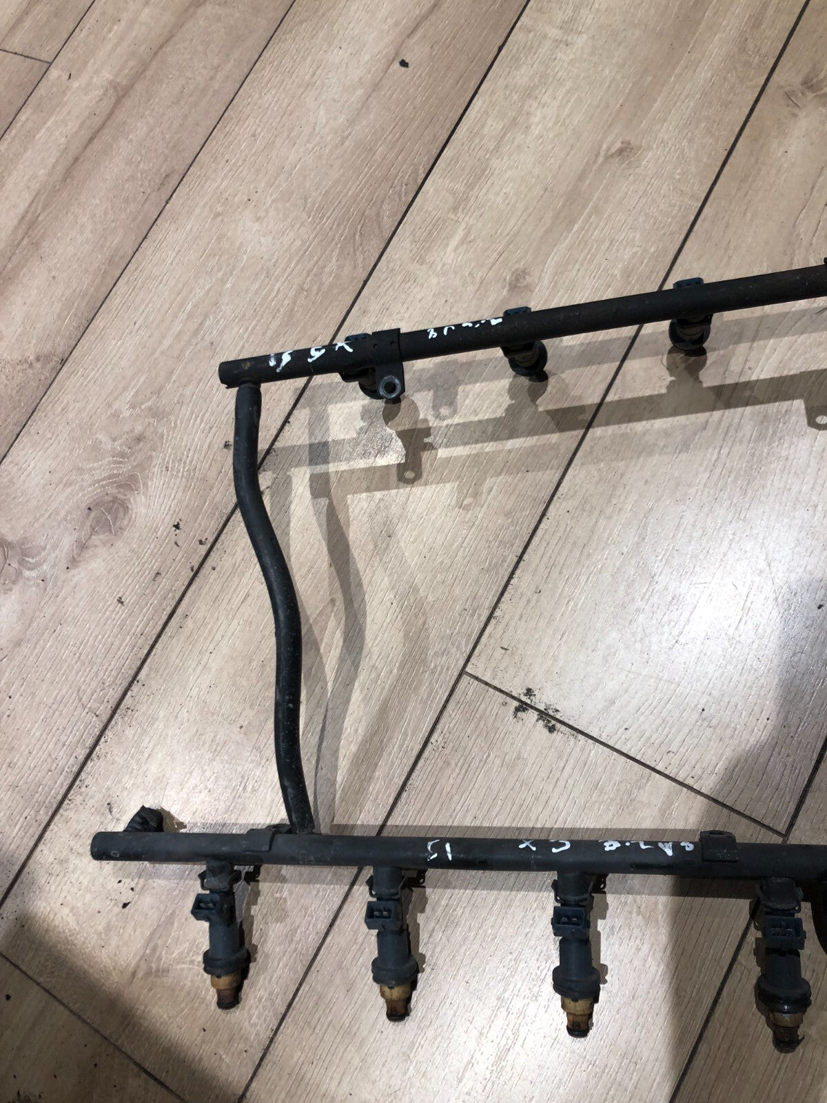 Jaguar XJ8 / XK8 1998-2002 3.2 / 4.0 V8 FUEL RAIL INJECTOR ASSEMBLY -