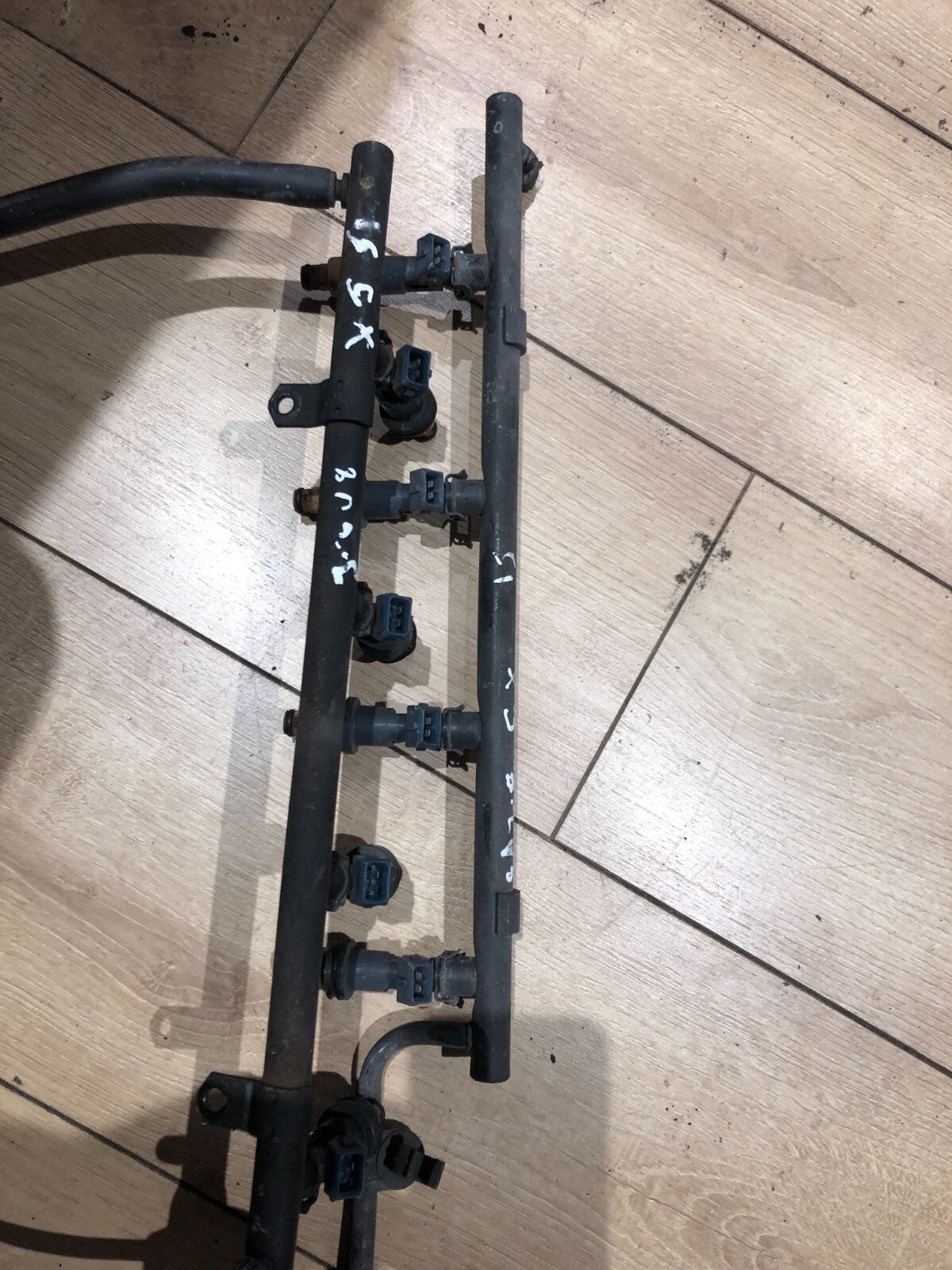 Jaguar XJ8 / XK8 1998-2002 3.2 / 4.0 V8 FUEL RAIL INJECTOR ASSEMBLY -