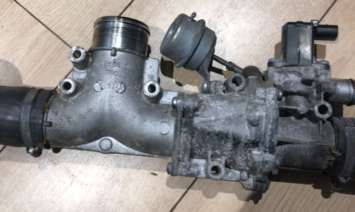 JAGUAR XF / XJ X351 3.0D 2009-2012 - AIR CHARGE COOLING HOSE VALVE 9X2Q-6C860-DA