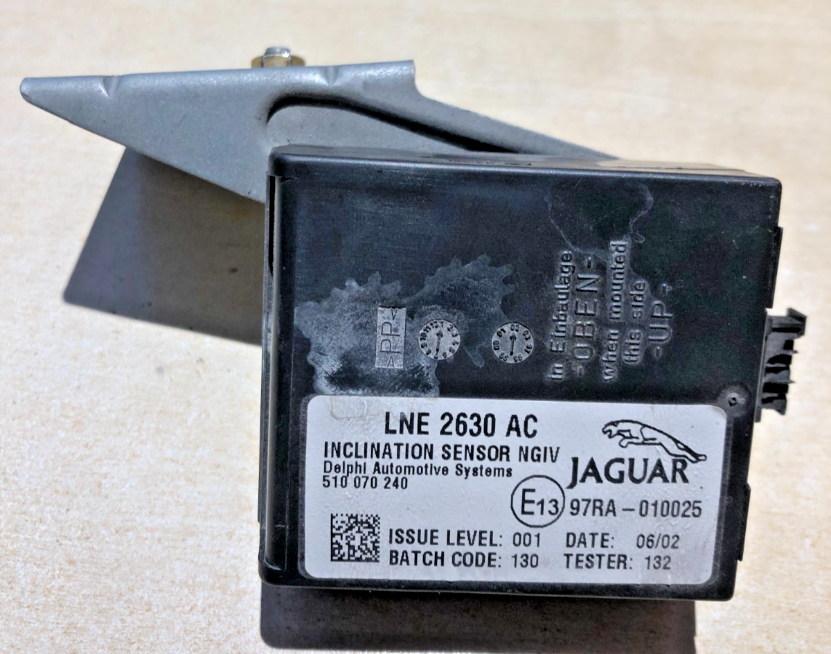 Jaguar XK8 XKR 1997-2006  XK8 XINCLINATION SENSOR / TILT ALARM LNE2630AC