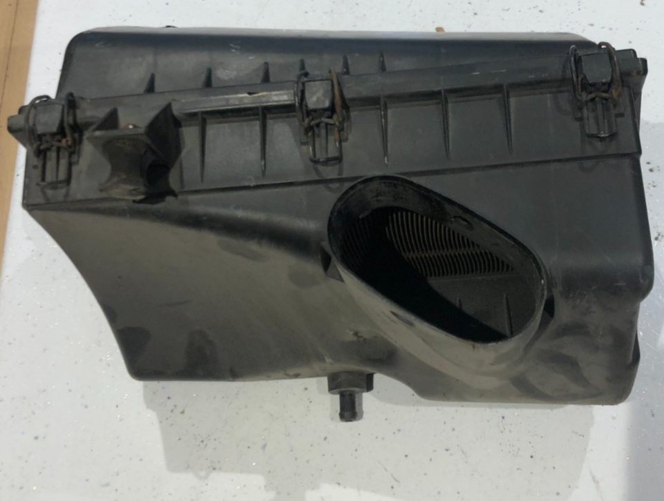 Jaguar XK8 4.0L Air Intake Cleaner Filter Box /Sensor