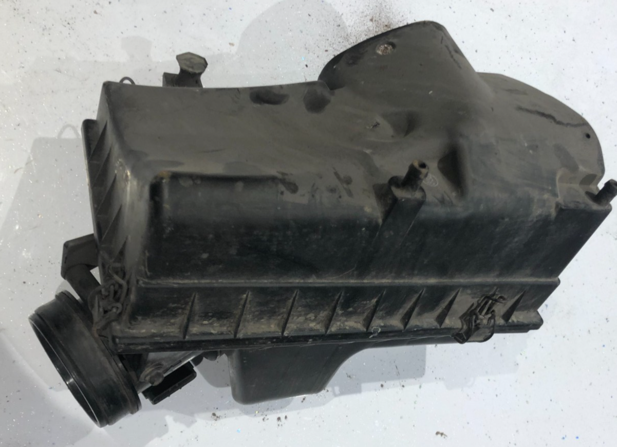 Jaguar XK8 4.0L Air Intake Cleaner Filter Box /Sensor