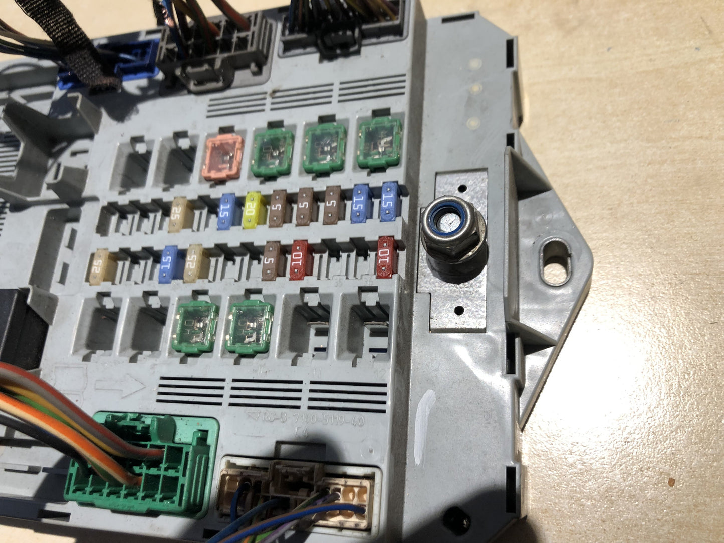 JAGUAR XF XF / XFR 2011-2012 SALOON REAR SMART JUNCTION / FUSE BOX